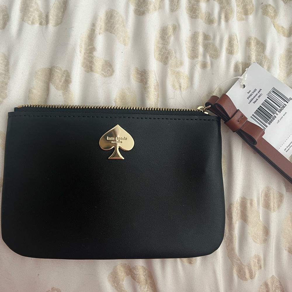 Kate spade cobblestone park wristlet NWT black